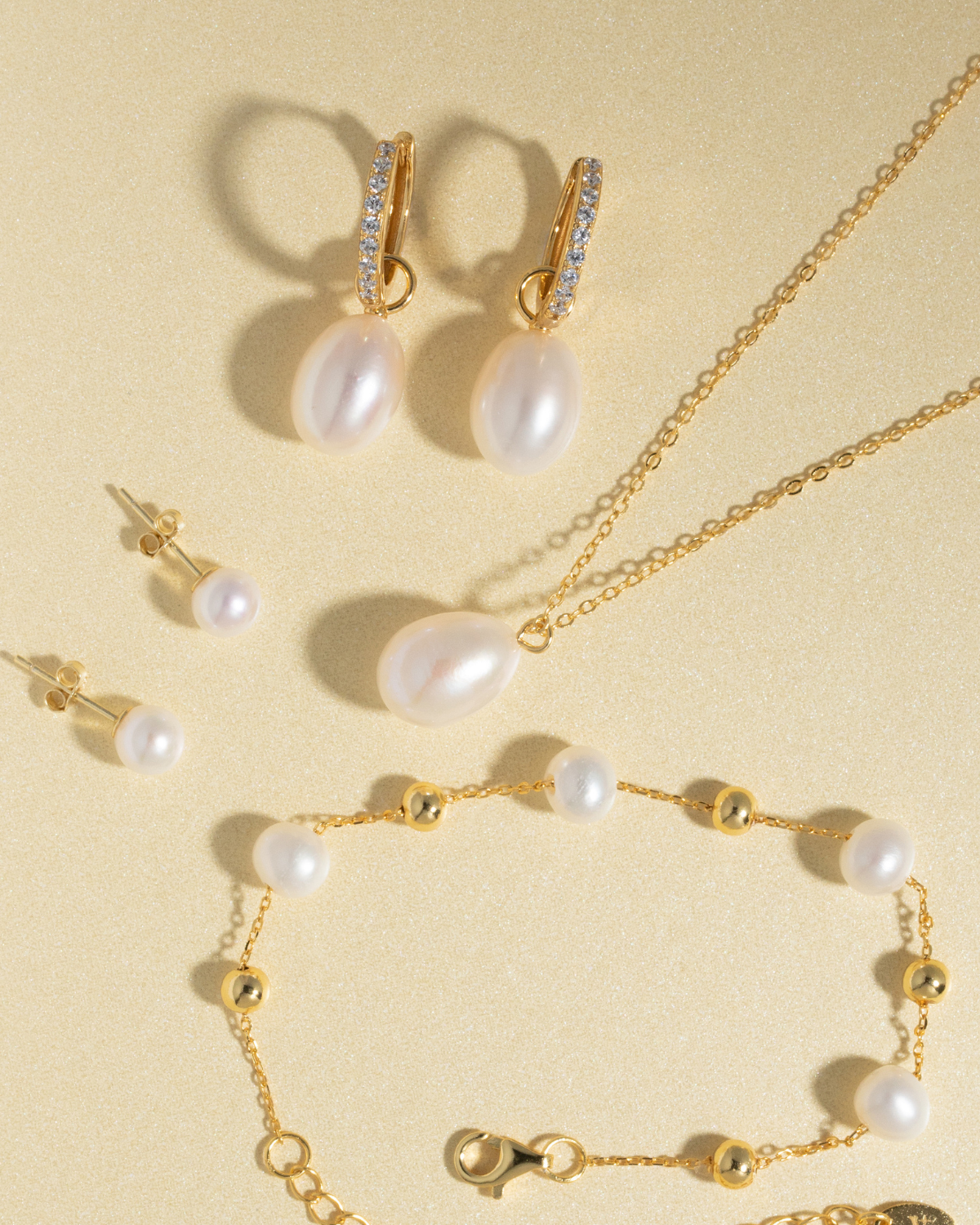 Large Freshwater Pearl Pendant Necklace in 18k Gold Vermeil - SJR London Timepiece