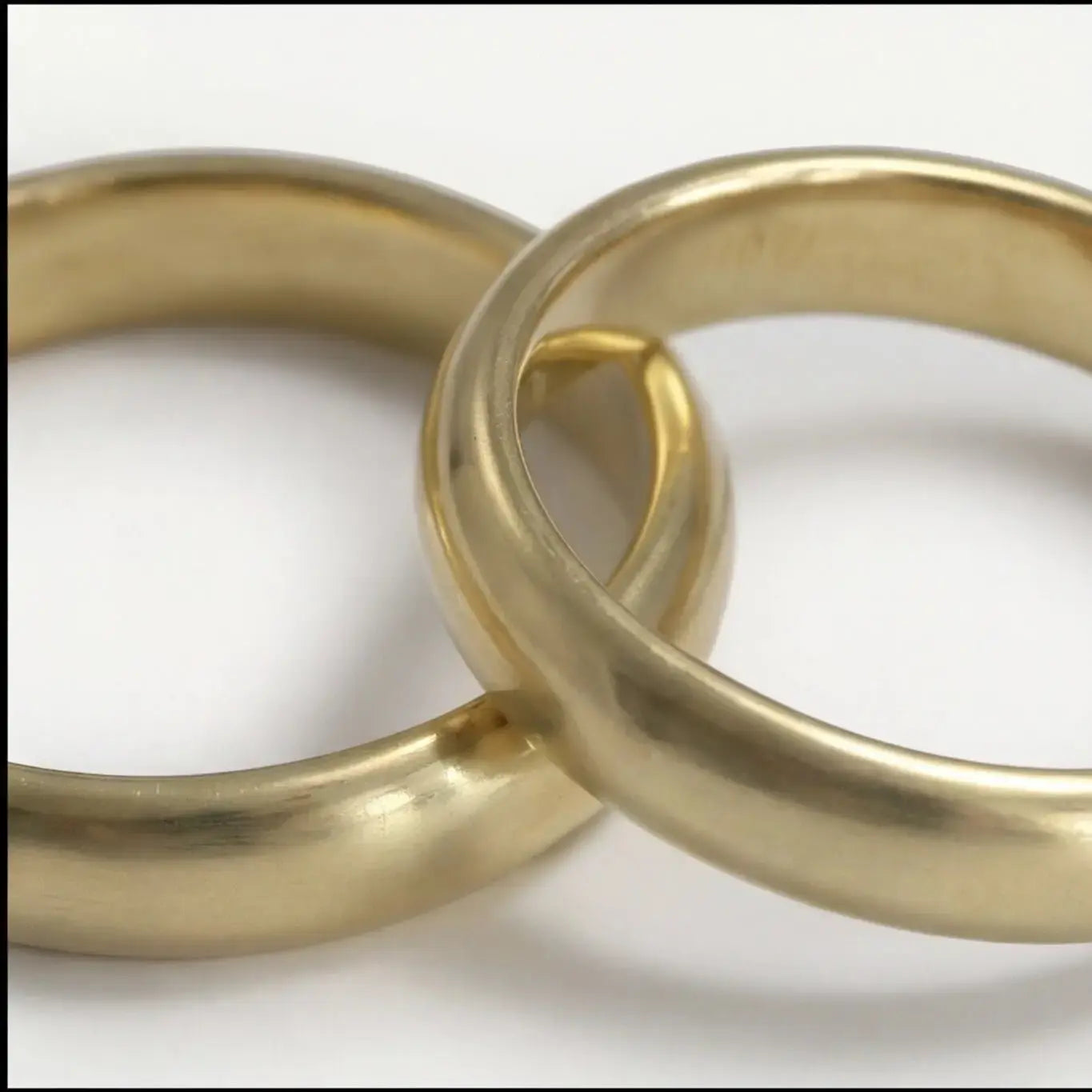 4mm Gold Wedding Band – Classic Orion – 9ct/14ct/18ct Gold Majestic Jewellery