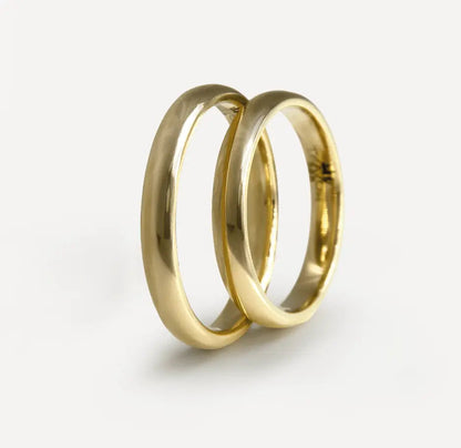 A 3mm gold wedding band featuring a classic lyra design in 9ct, 14ct, or 18ct gold by Majestic Jewellery.