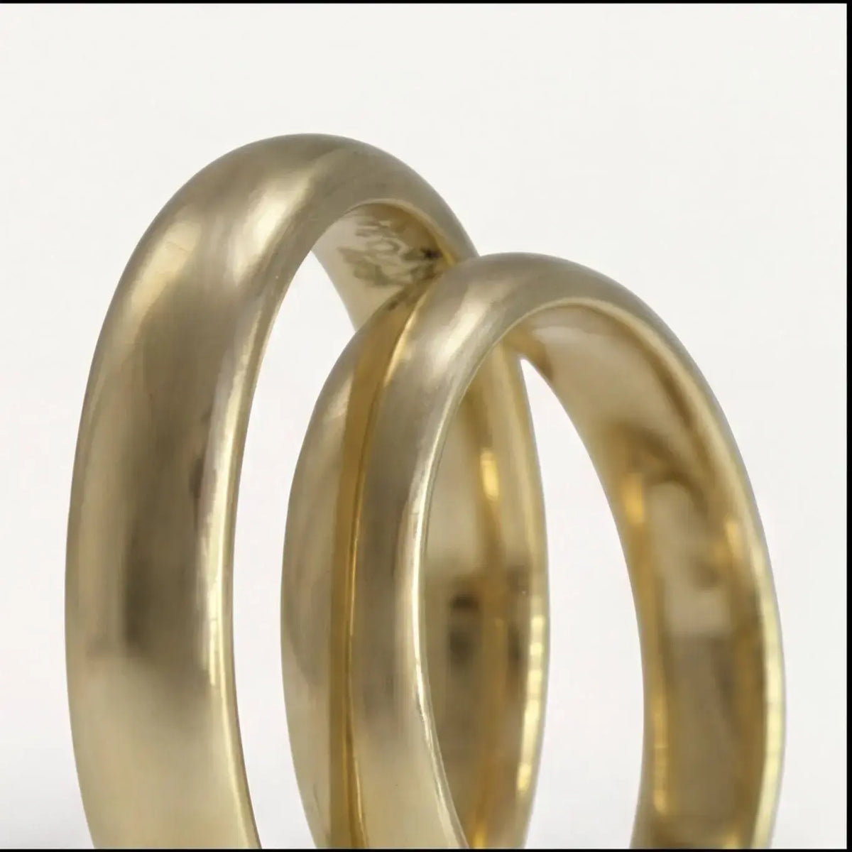 4mm Gold Wedding Band – Classic Orion – 9ct/14ct/18ct Gold Majestic Jewellery