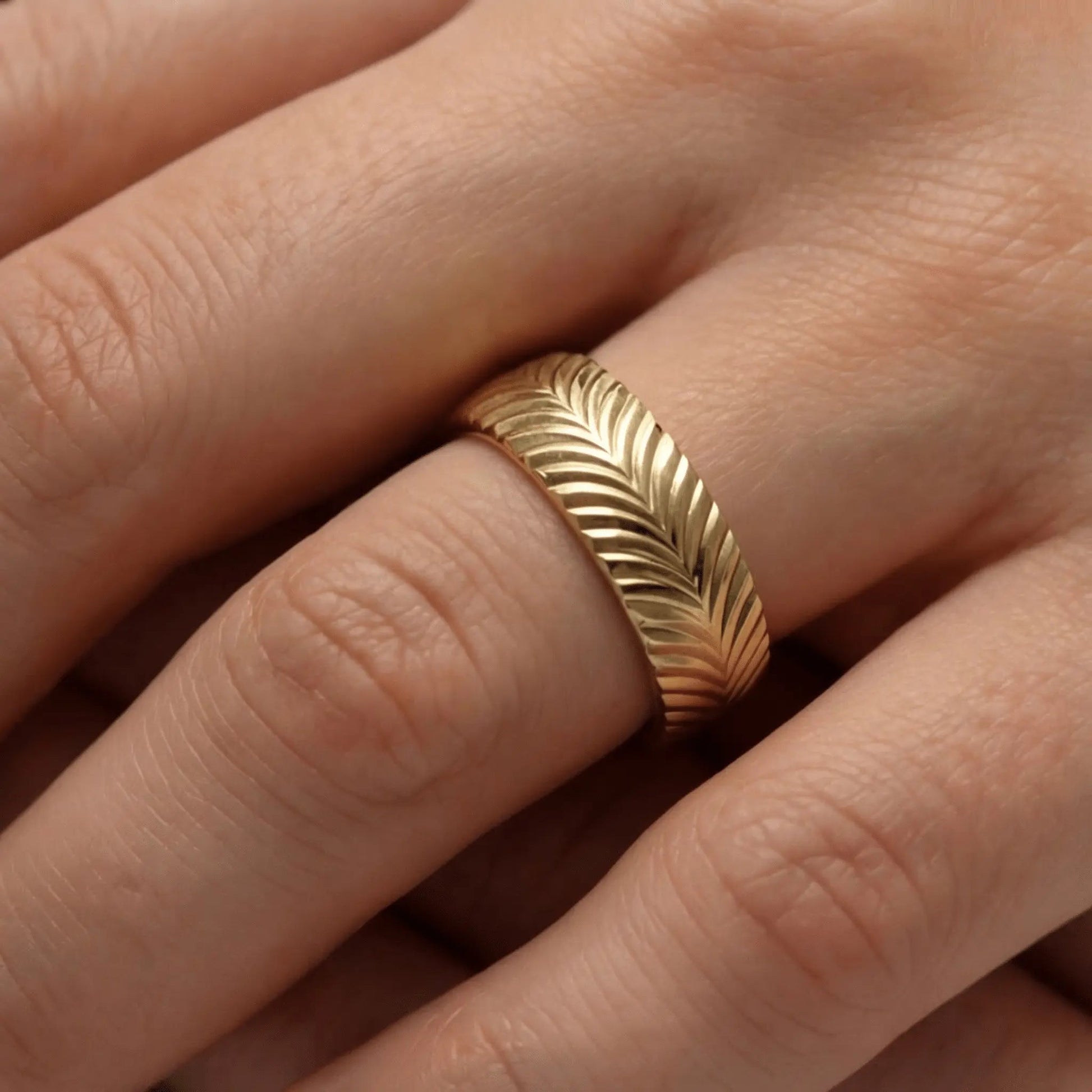 5mm Gold Wedding Band – Spiral Wave – 9ct/14ct/18ct Gold Majestic Jewellery