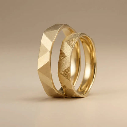 3.5mm Gold Wedding Band – Pyramid Facet Sandblast Detail – 9ct/14ct/18ct Gold Majestic Jewellery