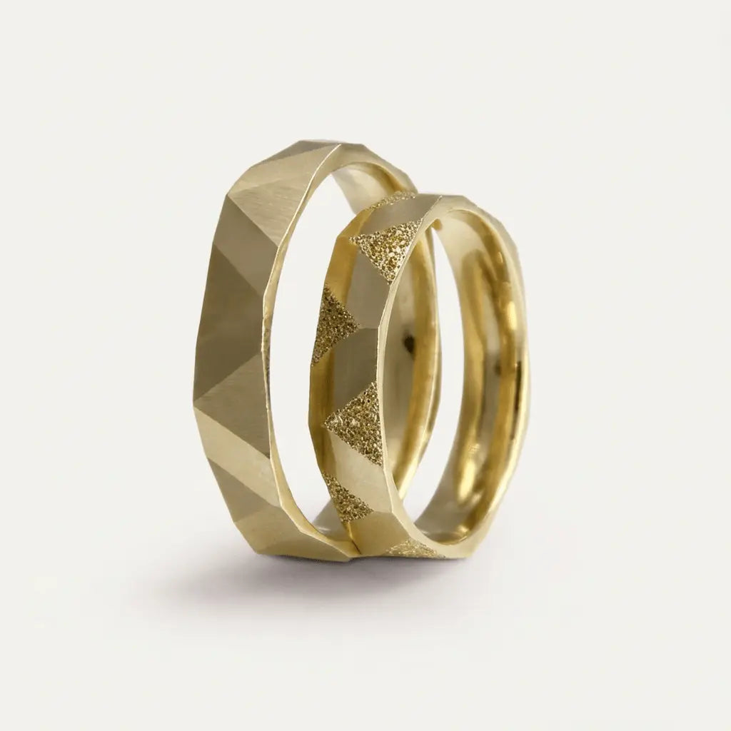 3.5mm Gold Wedding Band – Pyramid Facet Sandblast Detail – 9ct/14ct/18ct Gold Majestic Jewellery