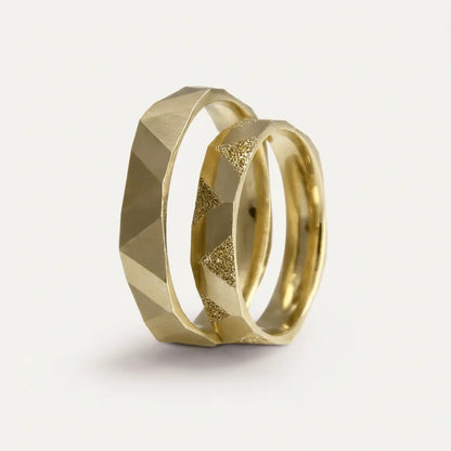 3.5mm Gold Wedding Band – Pyramid Facet Sandblast Detail – 9ct/14ct/18ct Gold Majestic Jewellery