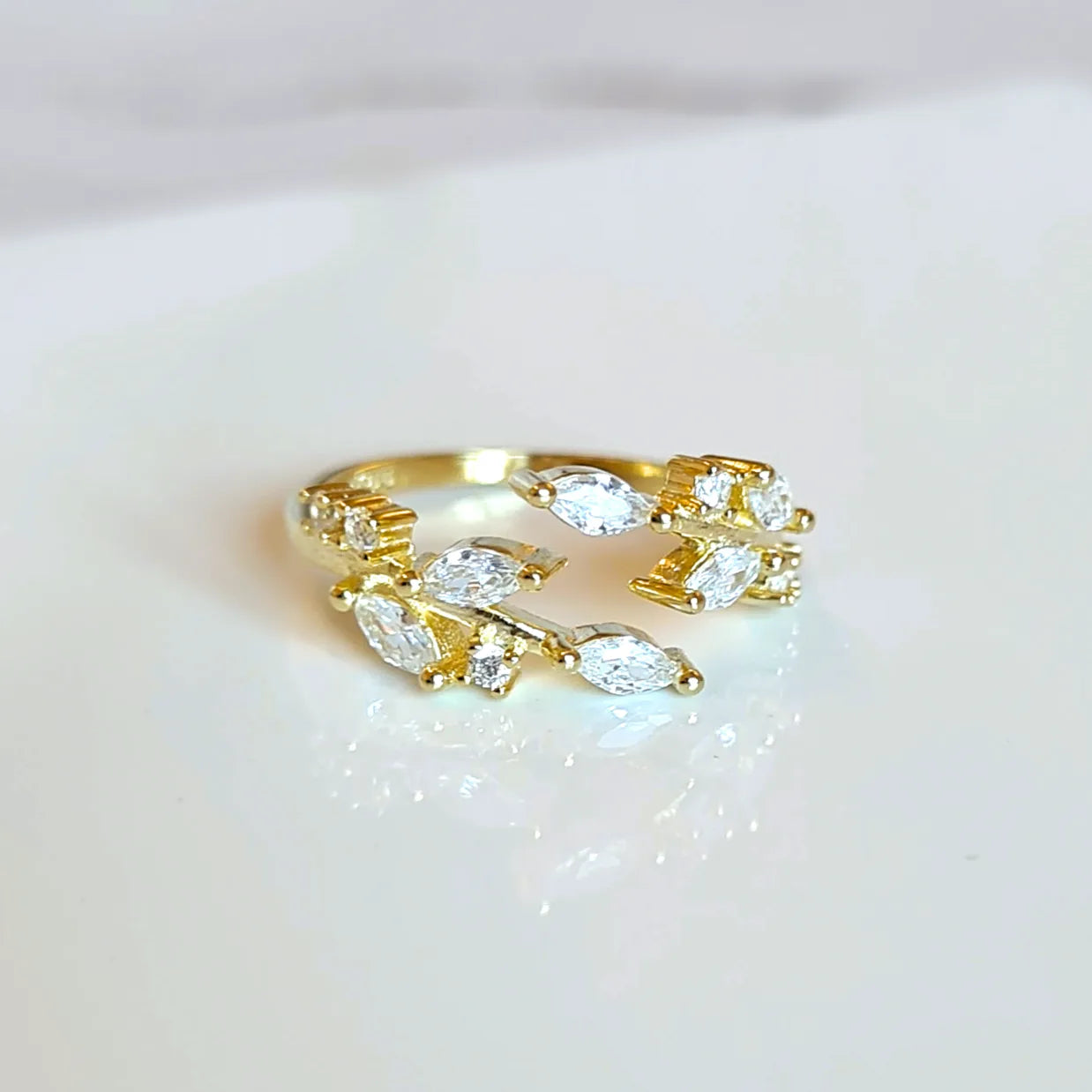 Adjustable Leaf Ring in Gold - SJR London Timepiece
