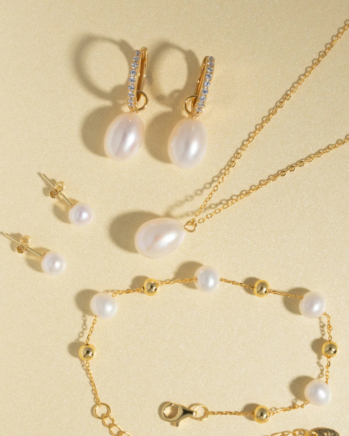 Freshwater Pearl Bracelet in 18k Gold Vermeil - SJR London Timepiece